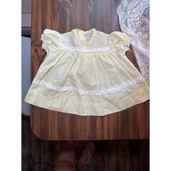 Vintage Baby Girls Yellow And Lace Dress Size 12-18 Months Hand Sewn Button Back - Picture 2 of 4